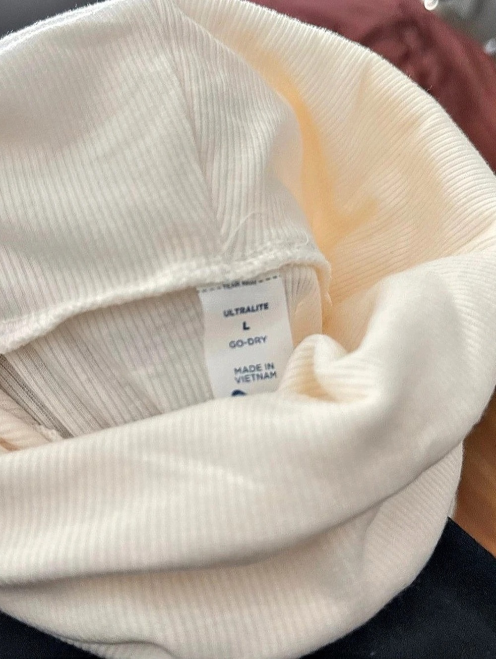 Old Navy Slim-Fit Ribbed Turtleneck White Top - Picture 3 of 3
